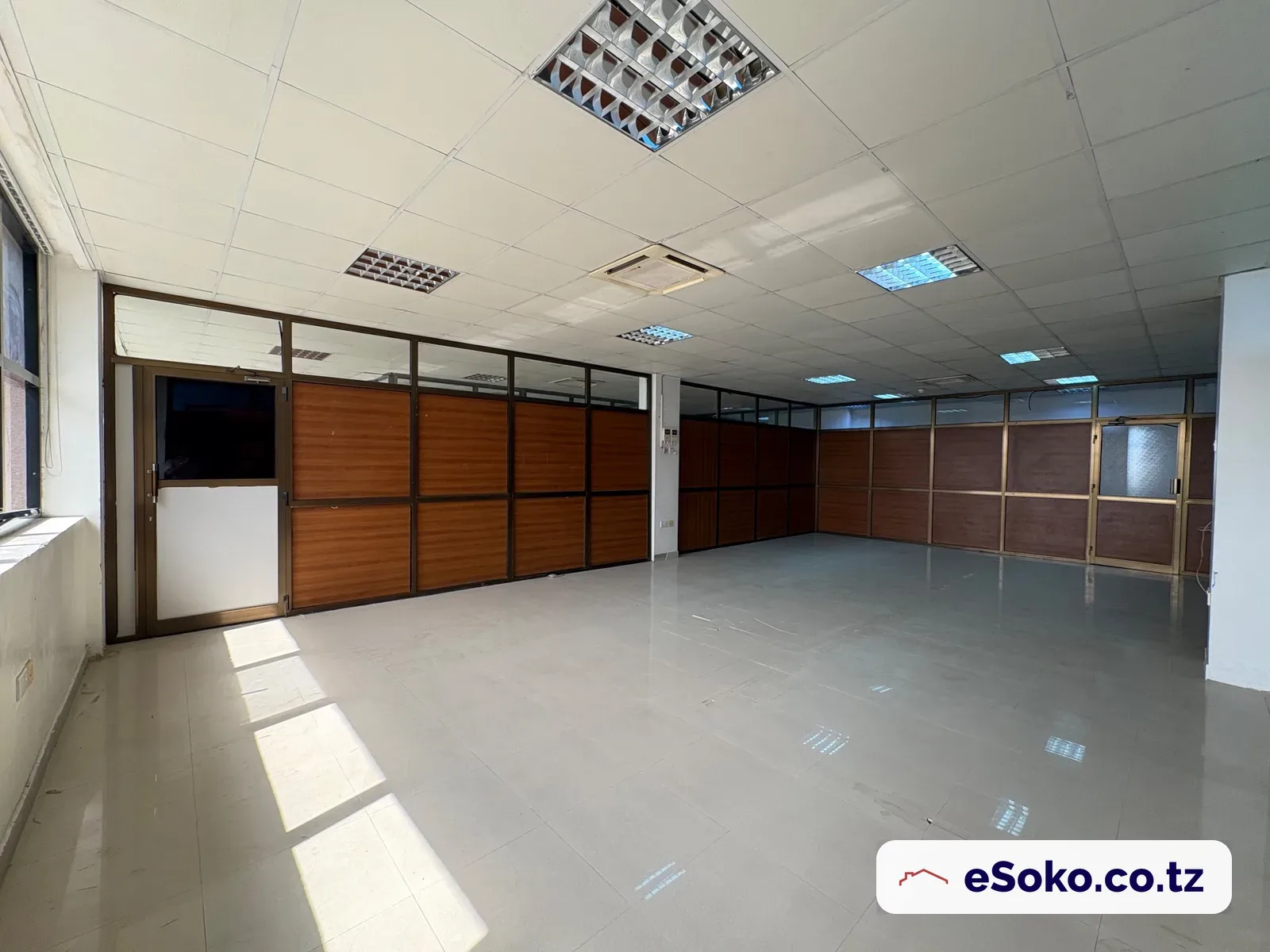 62.7 sqm Office Space for Rent – Service Charge Included — photo 3