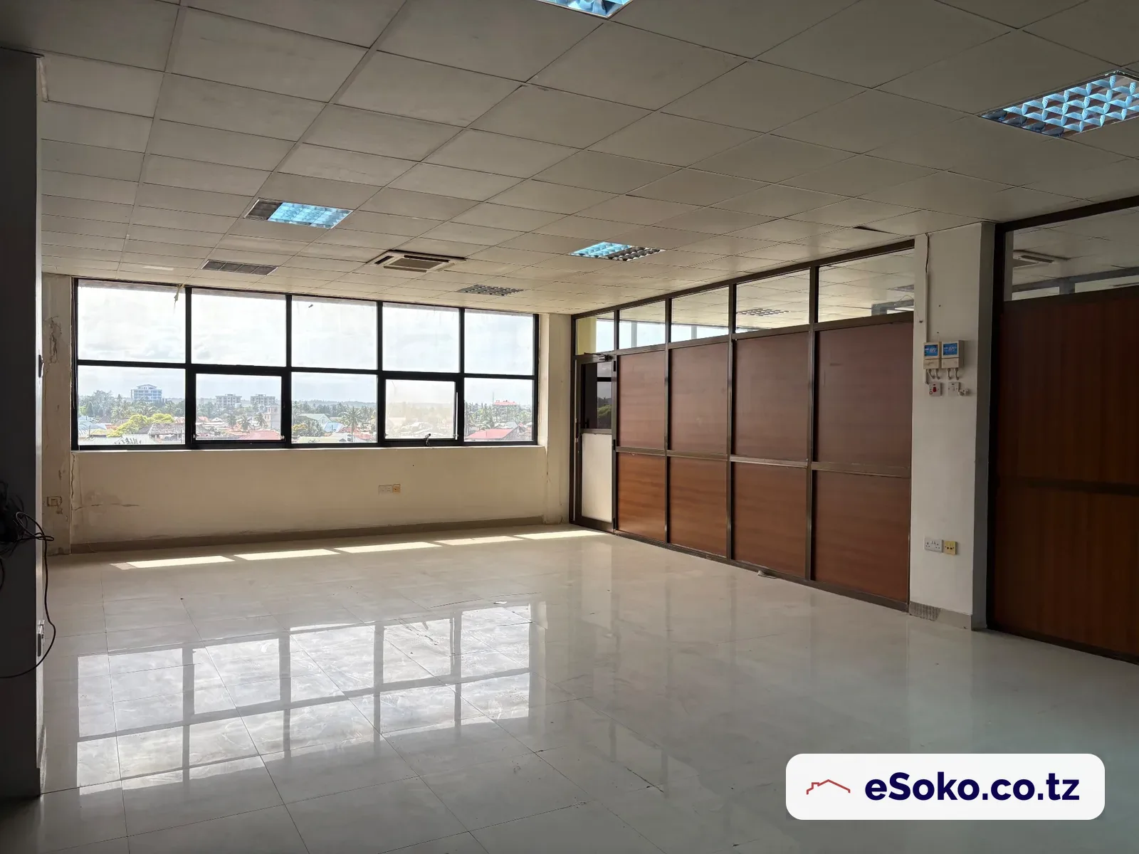 62.7 sqm Office Space for Rent – Service Charge Included — photo 1