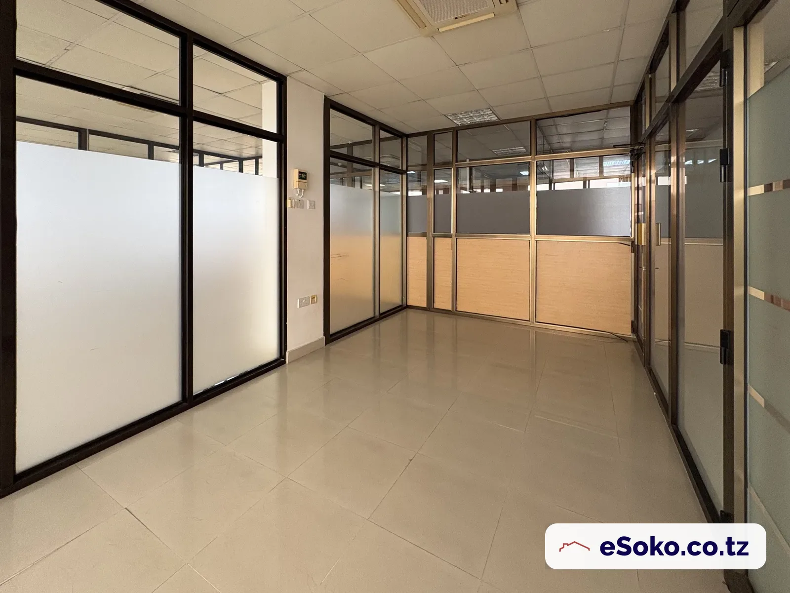 114 sqm Partitioned Office Space for Rent — photo 3