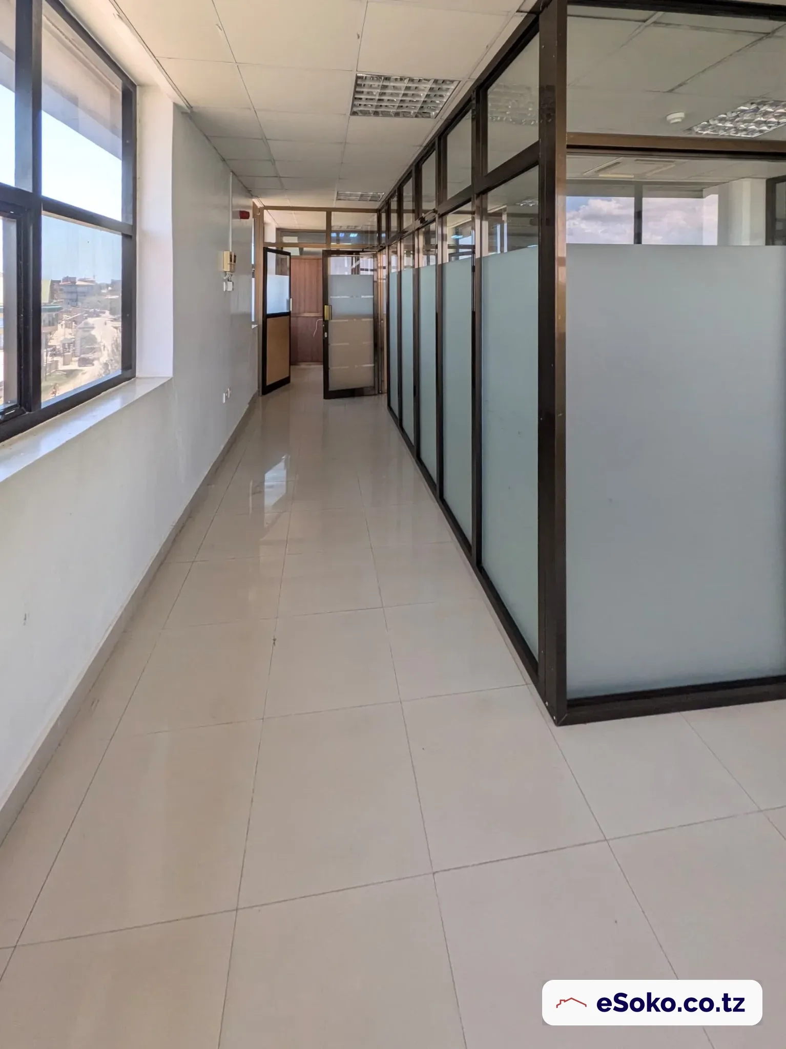 114 sqm Partitioned Office Space for Rent — photo 2