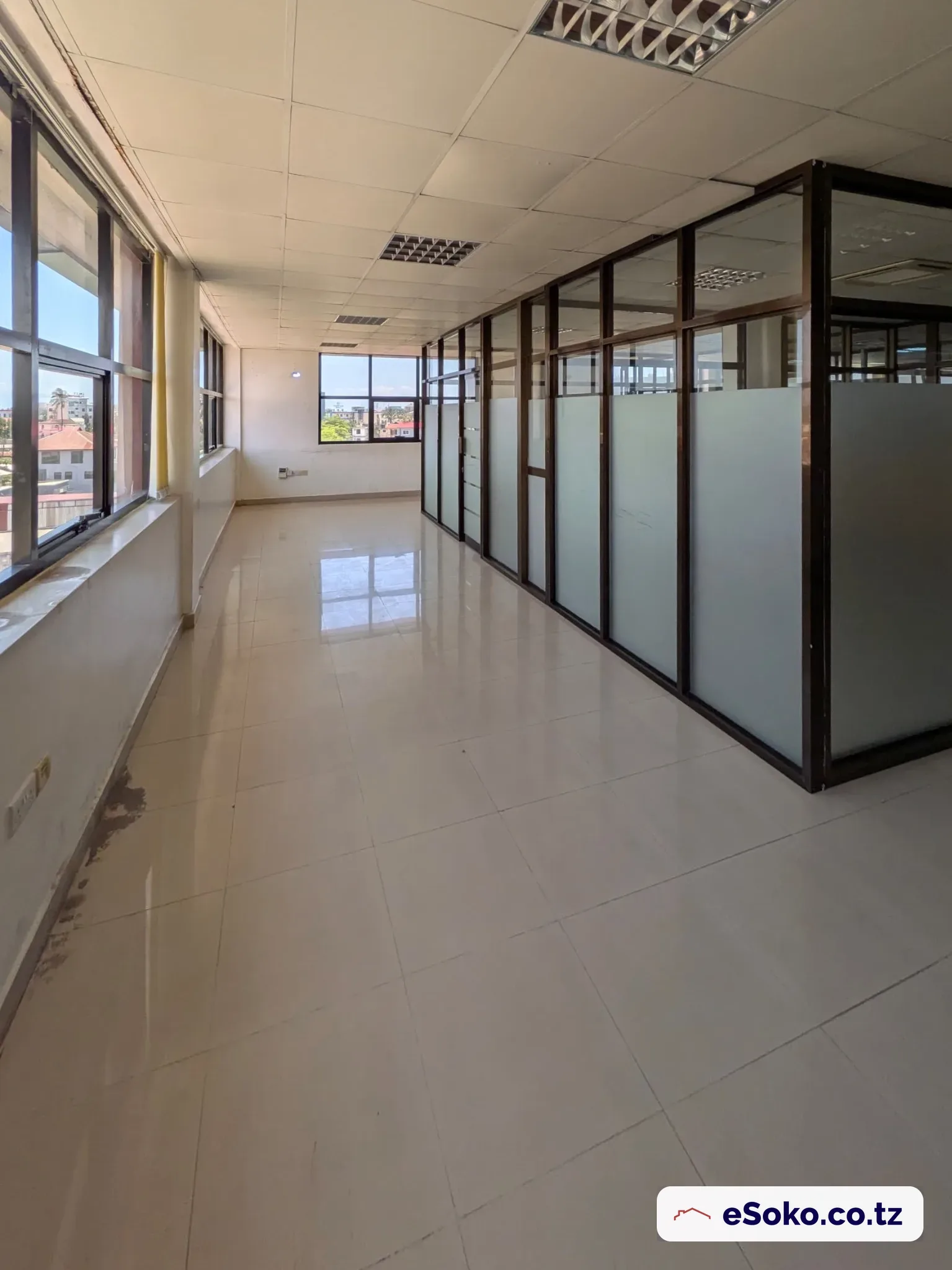 114 sqm Partitioned Office Space for Rent — photo 1