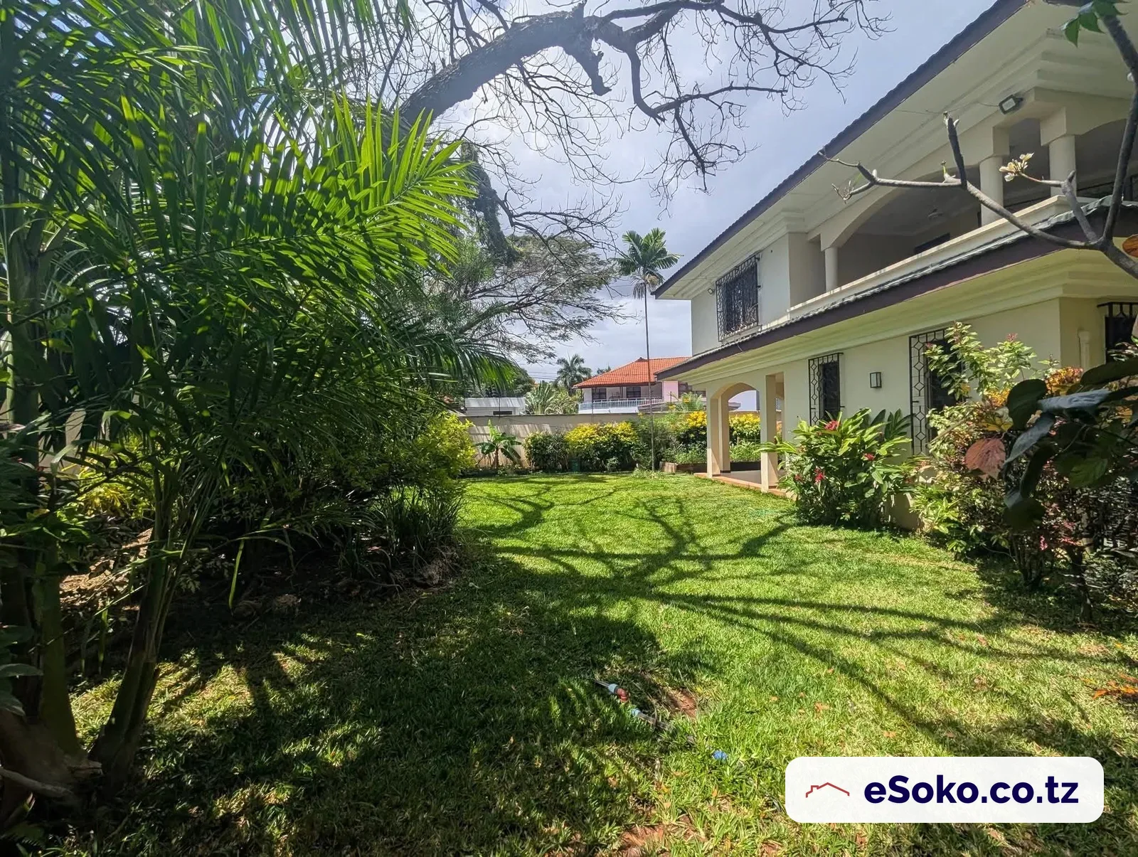 Well Maintained 4 Bedroom Townhouse in Oysterbay with Private garden — photo 2