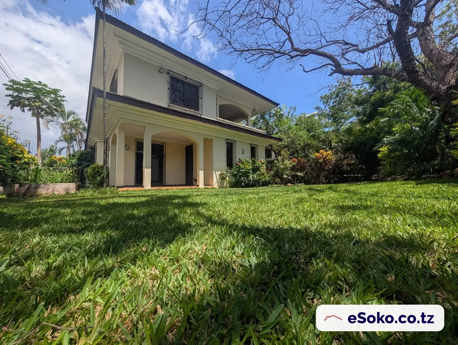 Well Maintained 4 Bedroom Townhouse in Oysterbay with Private garden — photo 1