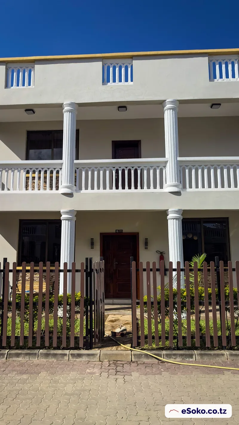 Elegant 4 Bedroom Villa with Rooftop Terrace – Masaki
